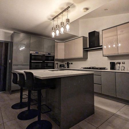 Beautiful 5 Bedroom Home Sleeps 12 People In 曼彻斯特 外观 照片