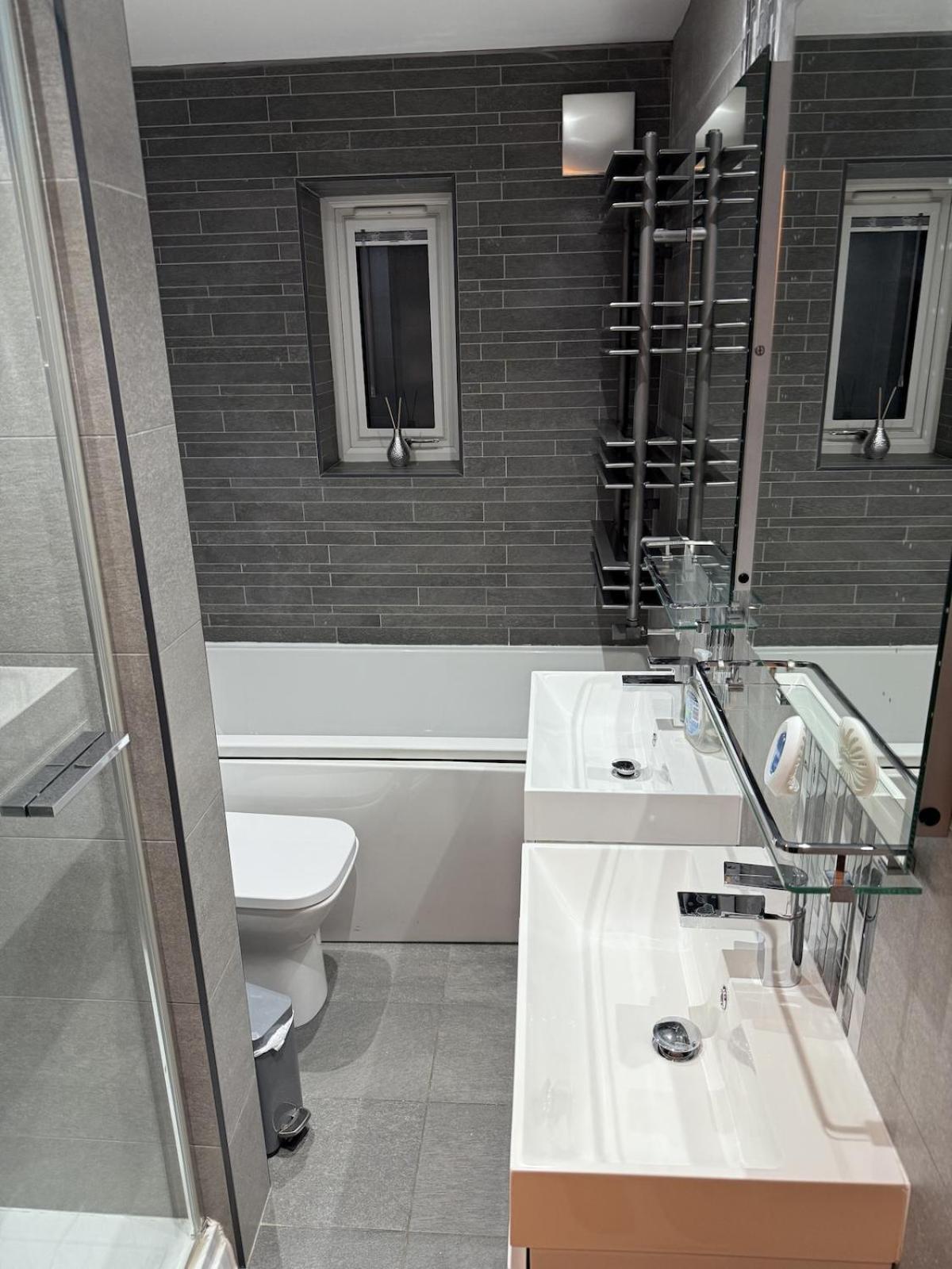 Beautiful 5 Bedroom Home Sleeps 12 People In 曼彻斯特 外观 照片